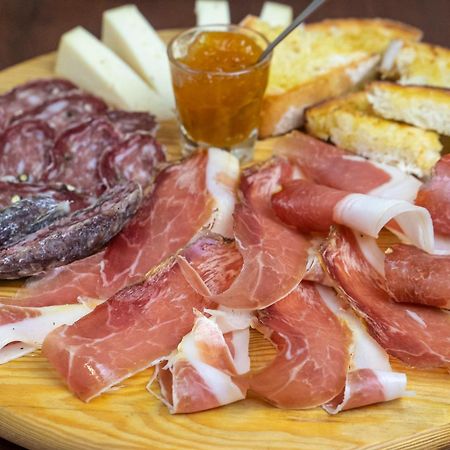 לינה וארוחת בוקר מונטפאלקו La Grande Quercia מראה חיצוני תמונה